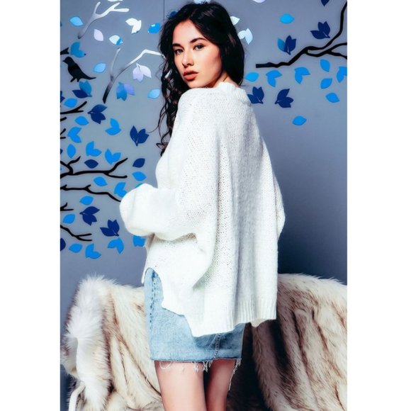 ๐ฅณHP๐ฅณScallop Hem Oversized Sweater NEW - Picture 2 of 4